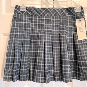 NWT🖤💙💚Girls Skort - Plaid , Black, Blue & Green w side Zipper & Elegant Pleats